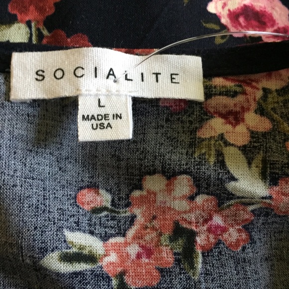 Socialite Women’s Floral Blouse Short Sleeve - Picture 5 of 5